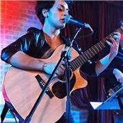 Lezioni di chitarra, Solfeggio e Teoria musicale. (25 a domicilio)
Lezioni di chitarra d'accompagnamento alla voce!